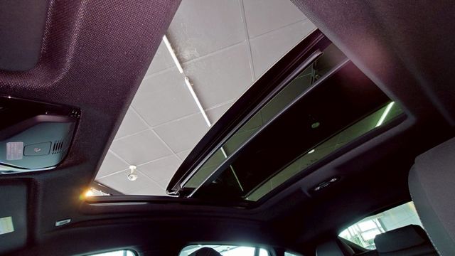 5AU跟車 IKEY全 全景天窗 盲點偵測 360環景 雙前電動座椅 20吋鋁圈 腳踢電尾門 HK音響 AA+CP 駕駛  第15張相片