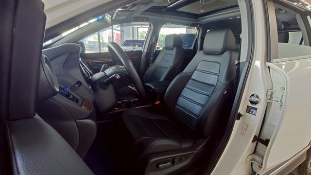 盲點 原廠右轉畫面  IKEY全套  LED  全景  18吋鋁圈  倒車顯影  衛星導航  第5張相片