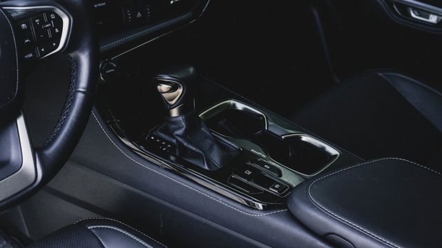 ACC跟車 360環景 18吋鋁圈 雙前電動電熱椅 電動尾門 IKEY全 盲點偵測  AA+CP 換檔快撥 倒車顯影  第12張相片