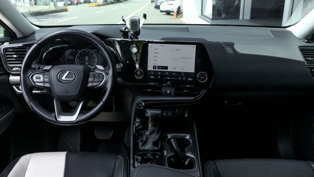 ACC跟車 360環景 18吋鋁圈 雙前電動電熱椅 電動尾門 IKEY全 盲點偵測  AA+CP 換檔快撥 倒車顯影  第14張相片