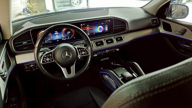 GLE300D 實車實價!KEYGO 氣氛燈 雙舒適電動椅 23P跟車 電尾門 盲點偵測  第3張相片