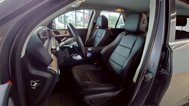 GLE300D 實車實價!KEYGO 氣氛燈 雙舒適電動椅 23P跟車 電尾門 盲點偵測  第4張相片