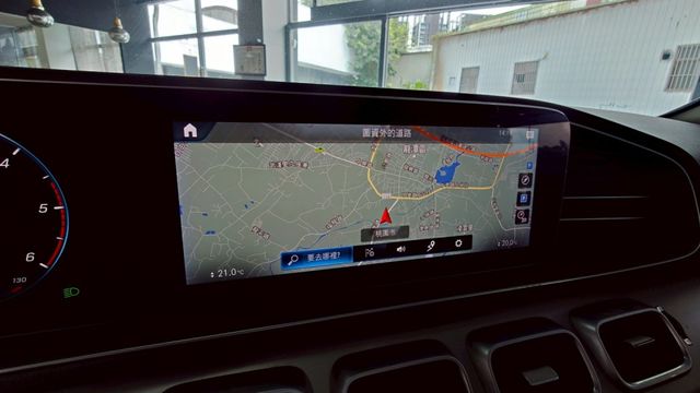 GLE300D 實車實價!KEYGO 氣氛燈 雙舒適電動椅 23P跟車 電尾門 盲點偵測  第6張相片
