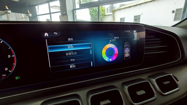 GLE300D 實車實價!KEYGO 氣氛燈 雙舒適電動椅 23P跟車 電尾門 盲點偵測  第9張相片