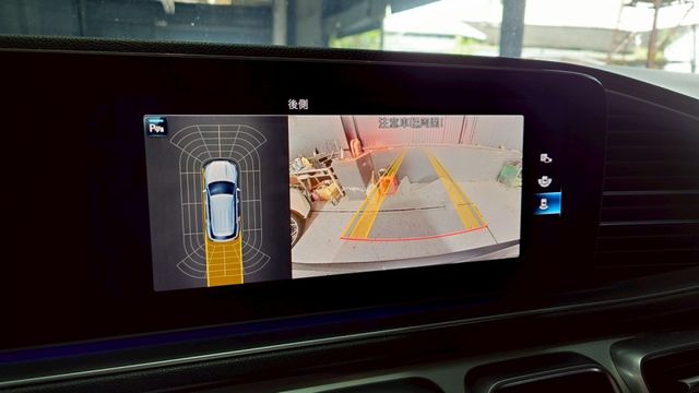 GLE300D 實車實價!KEYGO 氣氛燈 雙舒適電動椅 23P跟車 電尾門 盲點偵測  第12張相片
