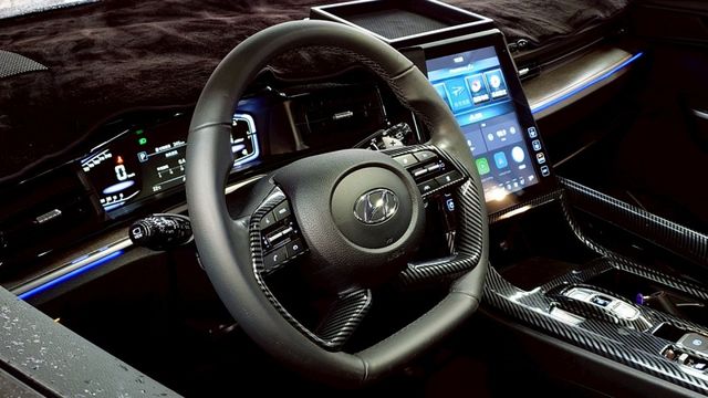 實車實價!雙電滑門 ACC LED貫穿尾燈 全景雙天窗 換檔快撥 電尾門  第4張相片