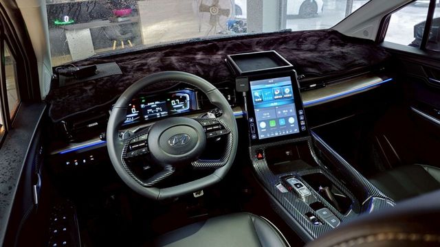 實車實價!雙電滑門 ACC LED貫穿尾燈 全景雙天窗 換檔快撥 電尾門  第9張相片