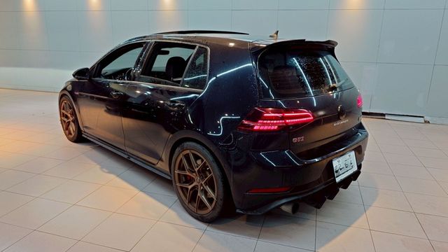 大P 全景天窗 改避震 18吋鋁圈 排氣管 尾翼 後下巴 原廠IKEY 盲點 ACC 自動停車 氣氛燈  第2張相片