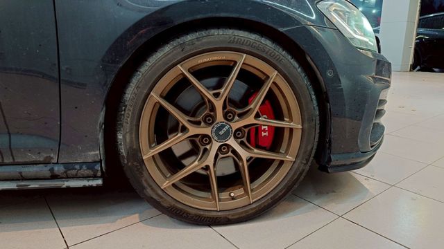 大P 全景天窗 改避震 18吋鋁圈 排氣管 尾翼 後下巴 原廠IKEY 盲點 ACC 自動停車 氣氛燈  第3張相片