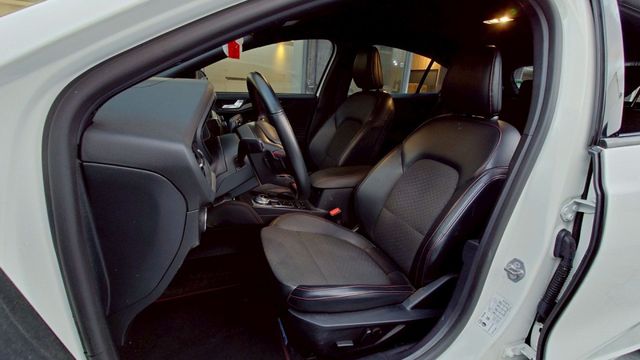 實車實價!賽道版 ACC跟車 IKEY AA+CP 電動椅 HUD抬頭顯示 盲點偵測 德製ST Edition旋壓輕量性  第4張相片