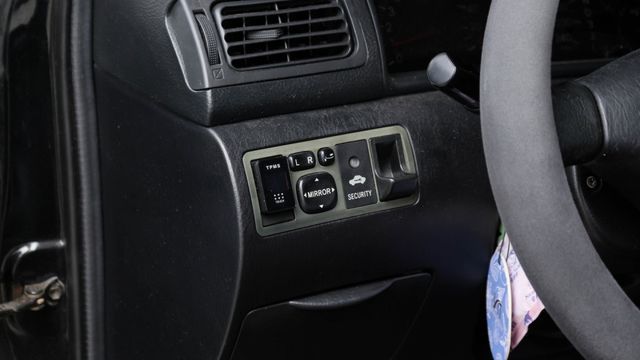 17吋XXR鋁圈 TEIN避震 光圈大燈 導航安卓機 天窗 恆溫 ABS HID燈 紅黑內裝  第5張相片