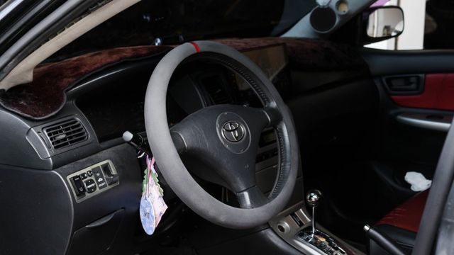 17吋XXR鋁圈 TEIN避震 光圈大燈 導航安卓機 天窗 恆溫 ABS HID燈 紅黑內裝  第6張相片