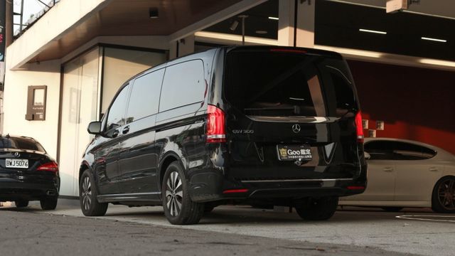 LED燈  雙天窗  17吋鋁圈  盲點偵測  ACC  360  AA+CP  氣氛燈  電尾門  後座恆溫  第2張相片