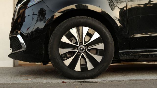 LED燈  雙天窗  17吋鋁圈  盲點偵測  ACC  360  AA+CP  氣氛燈  電尾門  後座恆溫  第5張相片