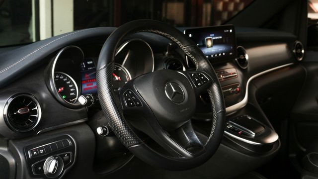 LED燈  雙天窗  17吋鋁圈  盲點偵測  ACC  360  AA+CP  氣氛燈  電尾門  後座恆溫  第10張相片