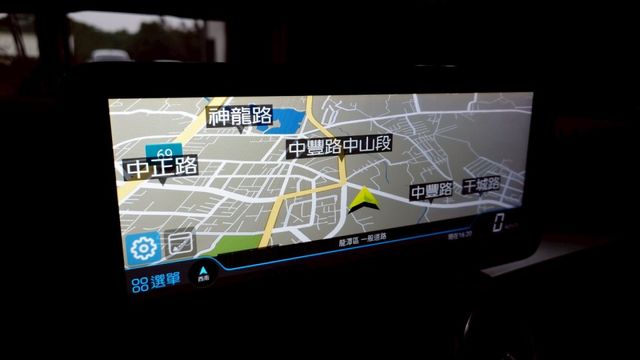 VVS全段閥門 19吋D2鋁圈 氣氛燈 安卓ZLINK 新款頭尾燈 IKEY全  全景天窗 盲點偵測  第7張相片