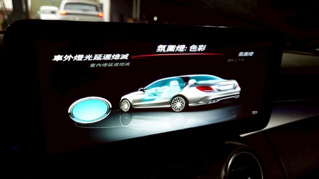 VVS全段閥門 19吋D2鋁圈 氣氛燈 安卓ZLINK 新款頭尾燈 IKEY全  全景天窗 盲點偵測  第8張相片