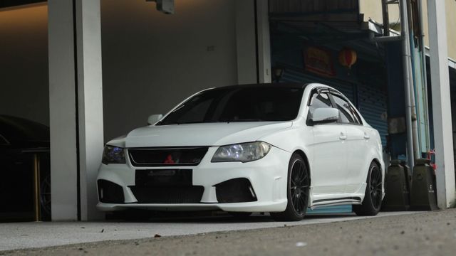 實車實價!ABS I-KEY 天窗 換檔快撥 恆溫空調 18吋鋁圈  第1張相片