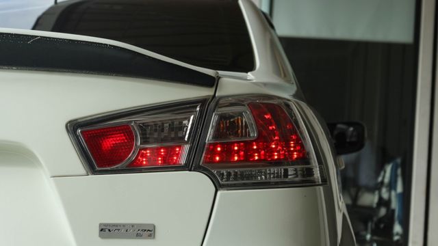 實車實價!ABS I-KEY 天窗 換檔快撥 恆溫空調 18吋鋁圈  第5張相片