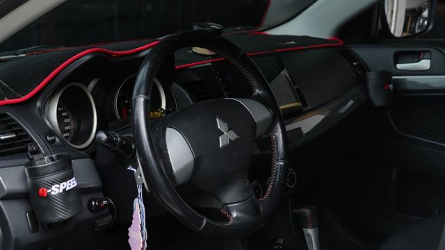 實車實價!ABS I-KEY 天窗 換檔快撥 恆溫空調 18吋鋁圈  第6張相片