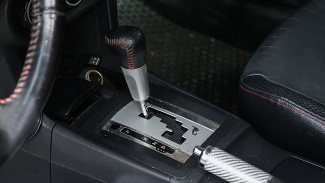 實車實價!ABS I-KEY 天窗 換檔快撥 恆溫空調 18吋鋁圈  第9張相片