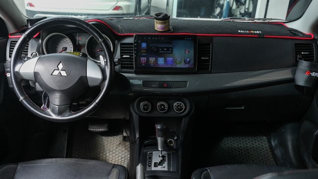 實車實價!ABS I-KEY 天窗 換檔快撥 恆溫空調 18吋鋁圈  第11張相片