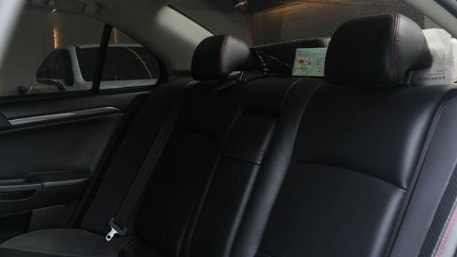 實車實價!ABS I-KEY 天窗 換檔快撥 恆溫空調 18吋鋁圈  第12張相片