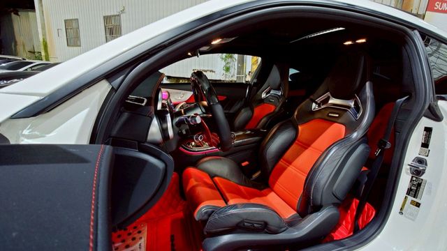 實車實價!全台唯一 寬體C63S  第7張相片