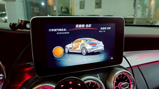 實車實價!全台唯一 寬體C63S  第8張相片