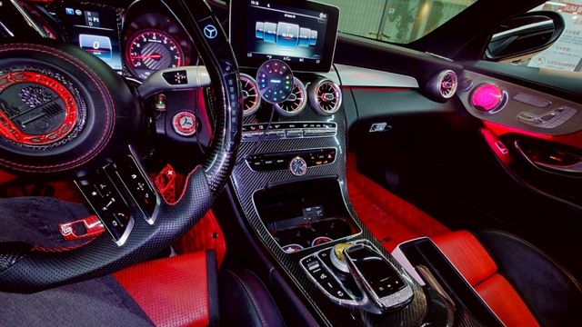 實車實價!全台唯一 寬體C63S  第11張相片