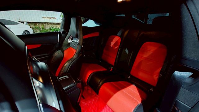 實車實價!全台唯一 寬體C63S  第13張相片