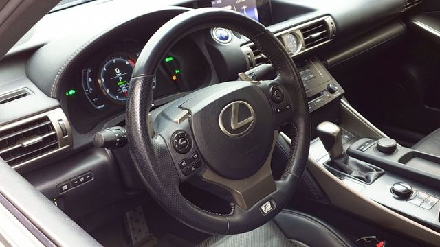 實車實價!LED尾燈  空力套件  方向盤快控鍵   換檔撥片   方向盤電動調整   恆溫空調   分區溫控  第4張相片