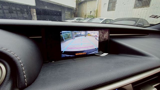 實車實價!LED尾燈  空力套件  方向盤快控鍵   換檔撥片   方向盤電動調整   恆溫空調   分區溫控  第7張相片