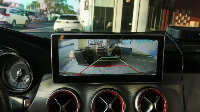 實車實價!IKEY全 全景天窗 恆溫空調 18吋鋁圈 LED燈  第11張相片