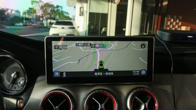 實車實價!IKEY全 全景天窗 恆溫空調 18吋鋁圈 LED燈  第12張相片