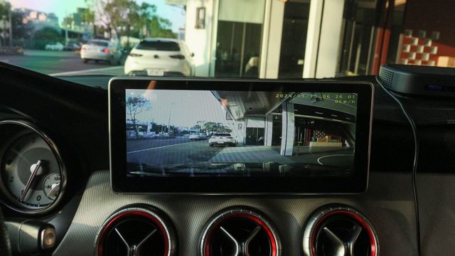 實車實價!IKEY全 全景天窗 恆溫空調 18吋鋁圈 LED燈  第13張相片