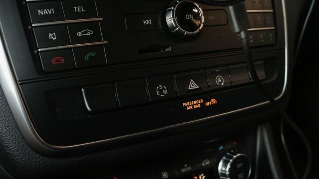 實車實價!IKEY全 全景天窗 恆溫空調 18吋鋁圈 LED燈  第14張相片