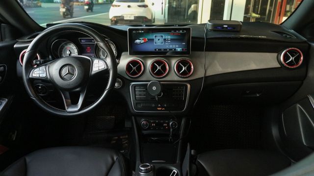 實車實價!IKEY全 全景天窗 恆溫空調 18吋鋁圈 LED燈  第15張相片