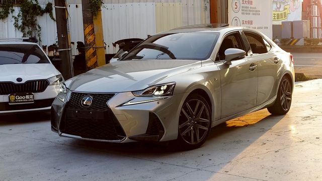 IS300 F Navi 天窗 車道偏離警示系統   車道變換輔助系統   ACC主動跟車系統   AEB自動緊急煞車系  第1張相片