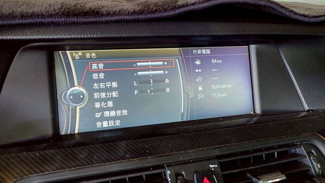 前後包 全段排氣管 POP 液晶錶 氣氛燈 麂皮頂 安全帶 IKEY全 電吸門 19吋鋁圈 大螢幕 M椅  第8張相片