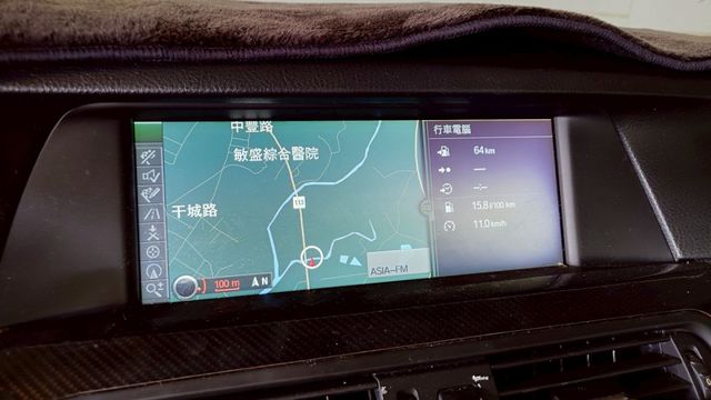 前後包 全段排氣管 POP 液晶錶 氣氛燈 麂皮頂 安全帶 IKEY全 電吸門 19吋鋁圈 大螢幕 M椅  第9張相片