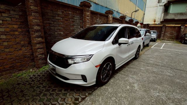 ACC 智慧跟車  道置中輔助  盲點偵測  倒車顯影  通風/加熱椅 IKEY  天窗 黑內裝 電尾門 雙電滑  第1張相片