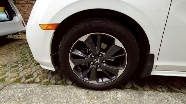 ACC 智慧跟車  道置中輔助  盲點偵測  倒車顯影  通風/加熱椅 IKEY  天窗 黑內裝 電尾門 雙電滑  第3張相片