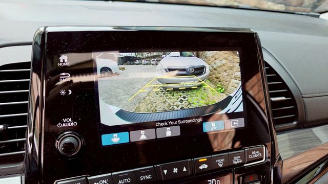 ACC 智慧跟車  道置中輔助  盲點偵測  倒車顯影  通風/加熱椅 IKEY  天窗 黑內裝 電尾門 雙電滑  第6張相片