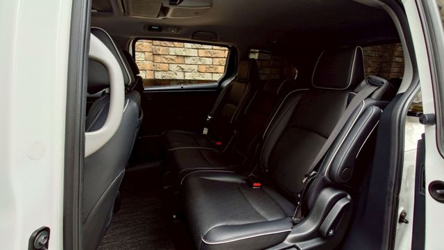 ACC 智慧跟車  道置中輔助  盲點偵測  倒車顯影  通風/加熱椅 IKEY  天窗 黑內裝 電尾門 雙電滑  第9張相片