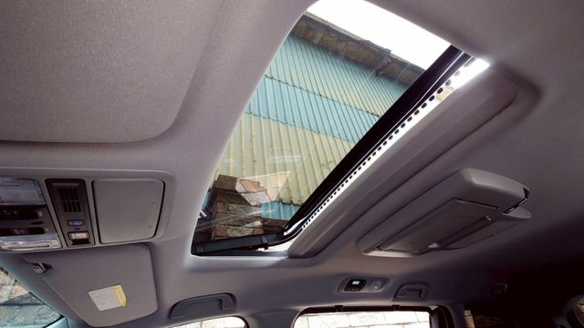 ACC 智慧跟車  道置中輔助  盲點偵測  倒車顯影  通風/加熱椅 IKEY  天窗 黑內裝 電尾門 雙電滑  第10張相片