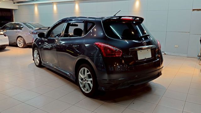 實車實價!原廠IKEY 定速 恆溫 17吋鋁圈 影音螢幕 HUD 前距雷達 AUTO大燈 LED日行燈 空力套件  第2張相片