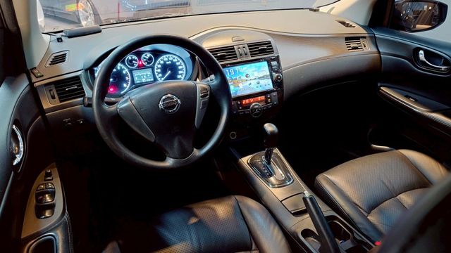 實車實價!原廠IKEY 定速 恆溫 17吋鋁圈 影音螢幕 HUD 前距雷達 AUTO大燈 LED日行燈 空力套件  第3張相片