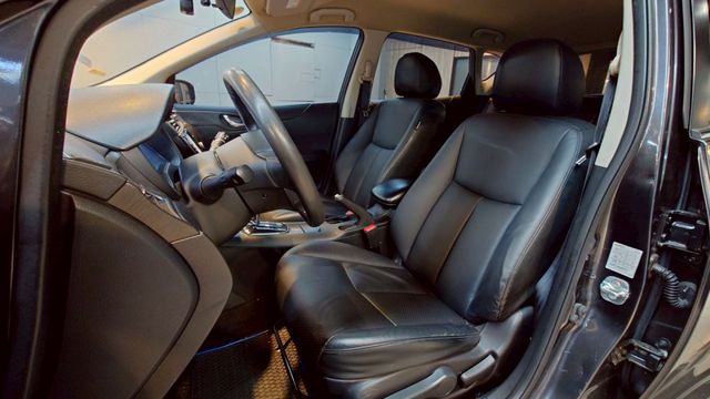 實車實價!原廠IKEY 定速 恆溫 17吋鋁圈 影音螢幕 HUD 前距雷達 AUTO大燈 LED日行燈 空力套件  第4張相片