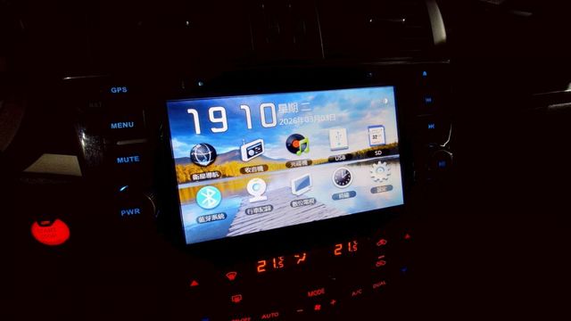 實車實價!原廠IKEY 定速 恆溫 17吋鋁圈 影音螢幕 HUD 前距雷達 AUTO大燈 LED日行燈 空力套件  第5張相片